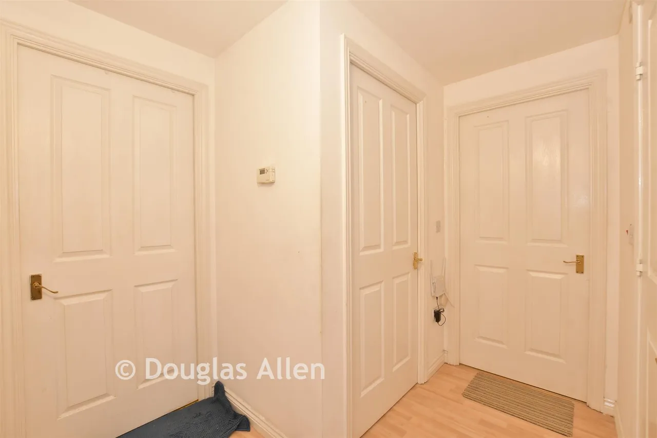 Glandford Way, Chadwell Heath, RM6, photo 12