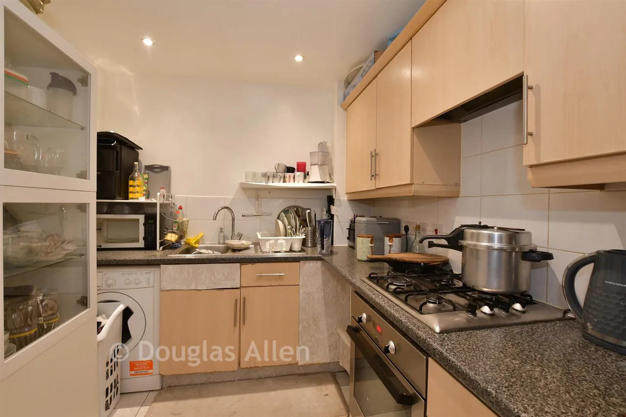 Glandford Way, Chadwell Heath, RM6, photo 4