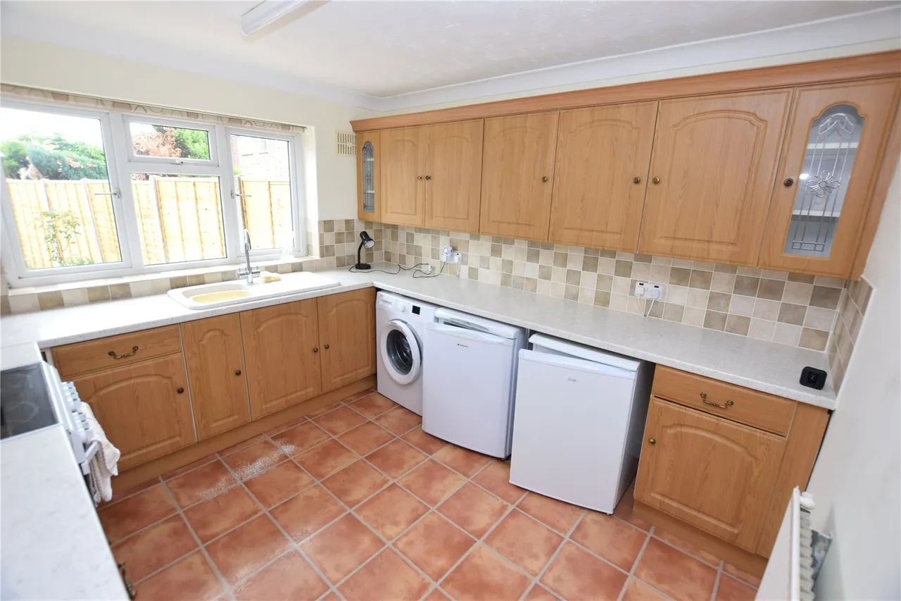 St. Davids Close, Farnborough, GU14, photo 3
