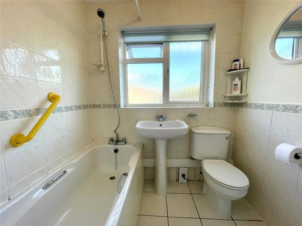 St. Davids Close, Farnborough, GU14, photo 7
