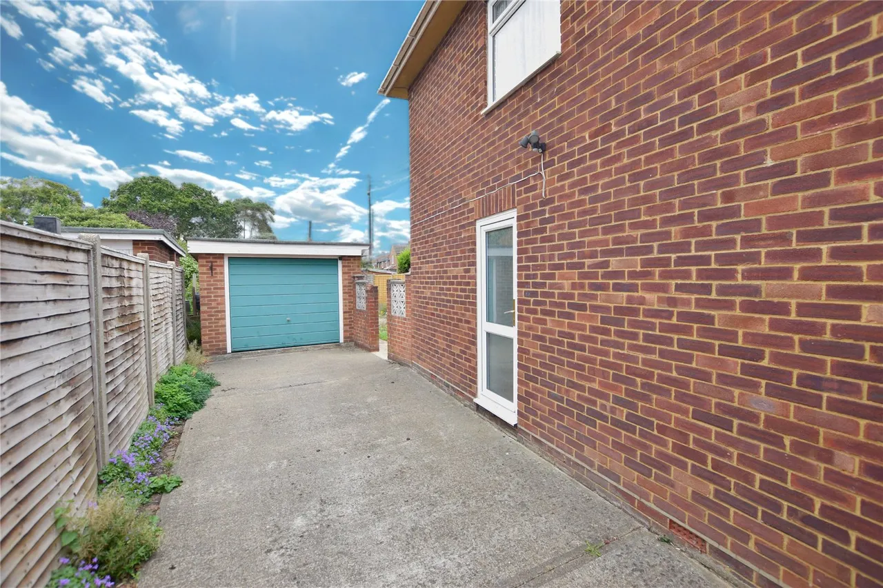 St. Davids Close, Farnborough, GU14, photo 11