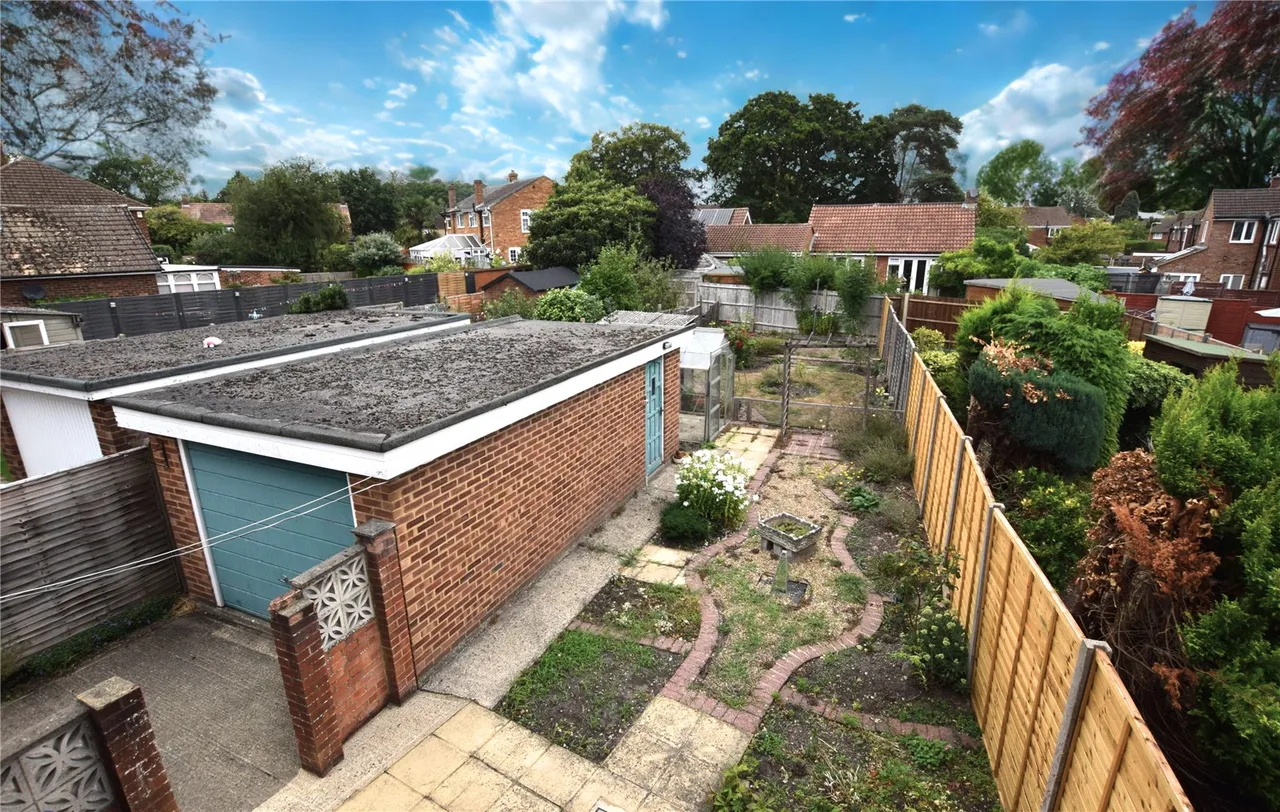St. Davids Close, Farnborough, GU14, photo 4