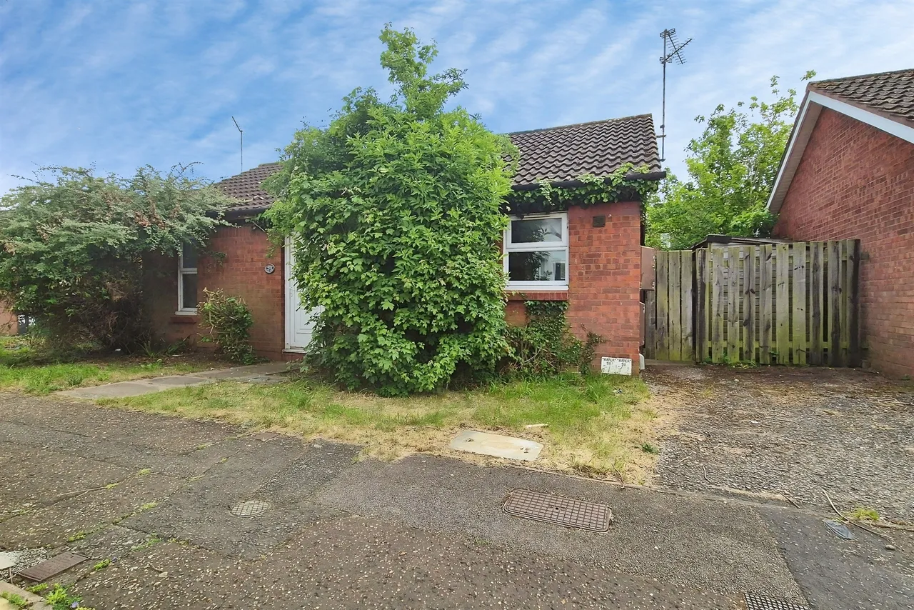 2 bed house for sale — Middle Pasture, Peterborough