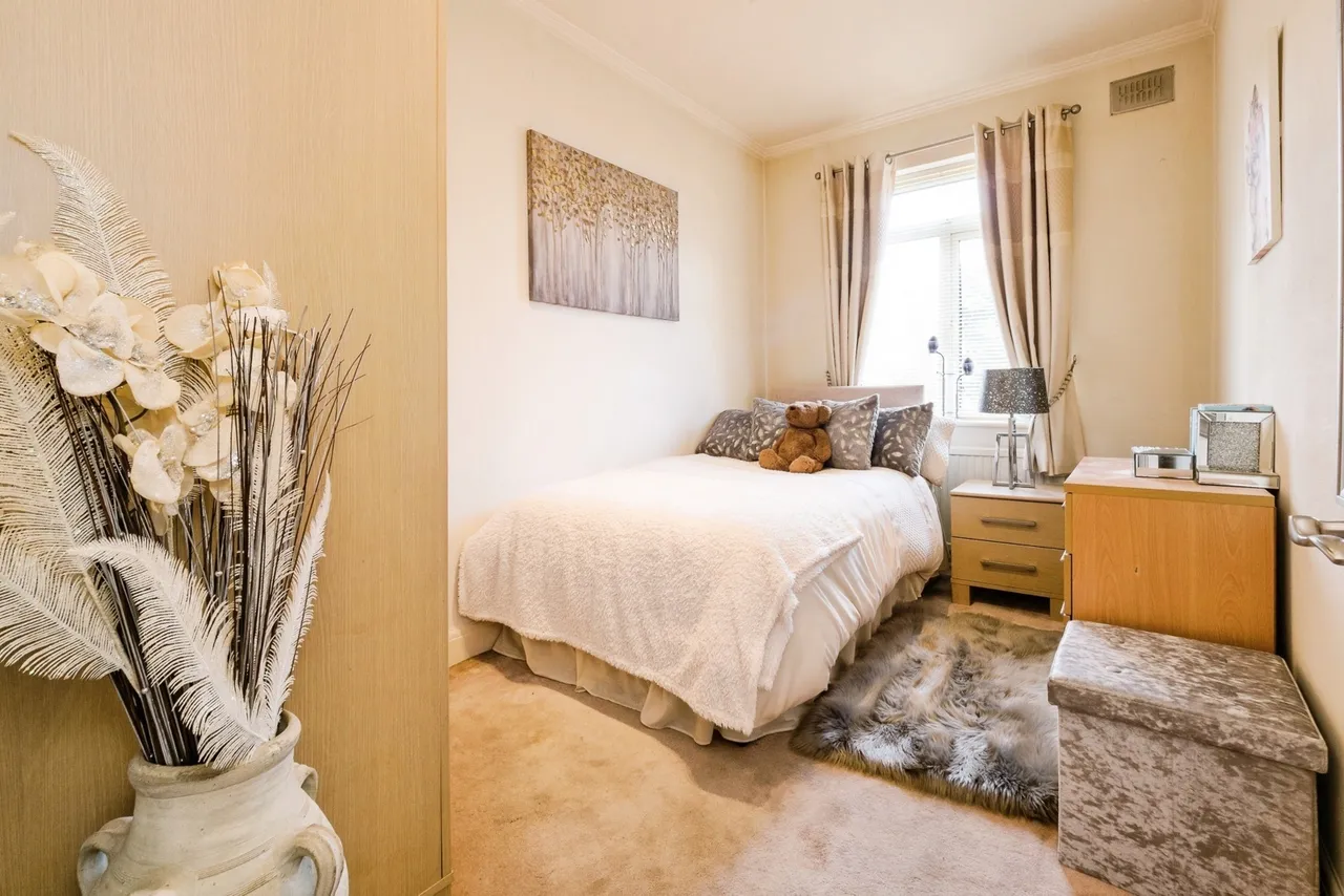 Lechmere Avenue, Woodford Green, IG8, photo 15