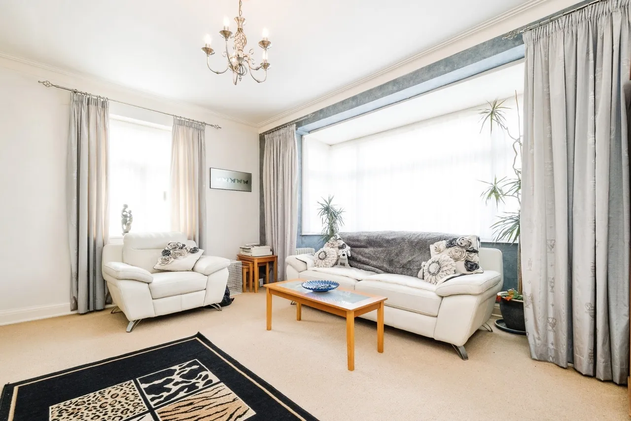 Lechmere Avenue, Woodford Green, IG8, photo 6