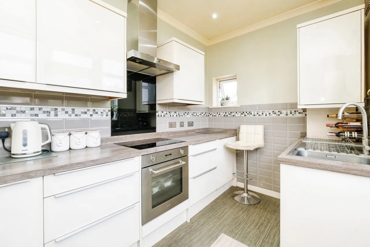 Lechmere Avenue, Woodford Green, IG8, photo 2