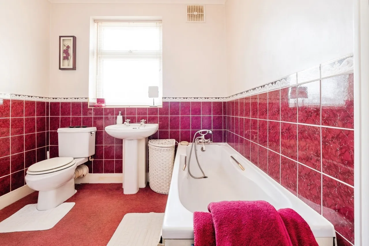 Lechmere Avenue, Woodford Green, IG8, photo 17