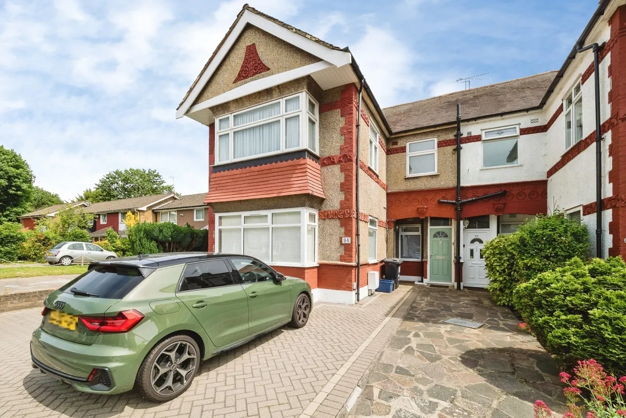 2 bed flat for sale — Lechmere Avenue, Woodford Green, IG8