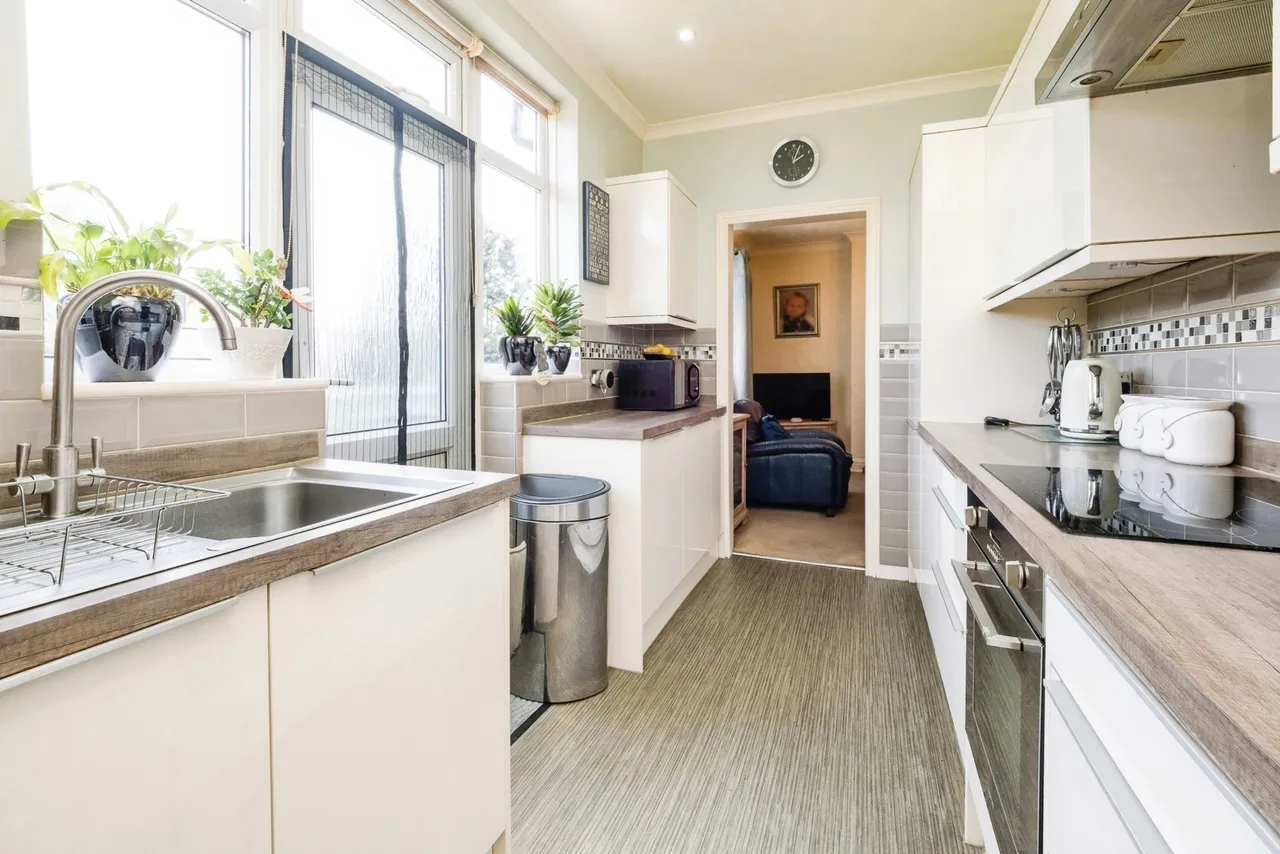 Lechmere Avenue, Woodford Green, IG8, photo 4