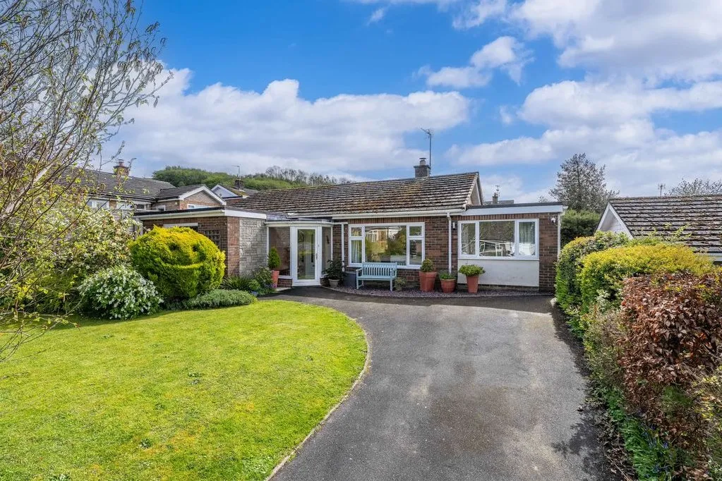 3 bed house for sale — Walton Avenue, Much Wenlock, Shropshire TF13 6HA