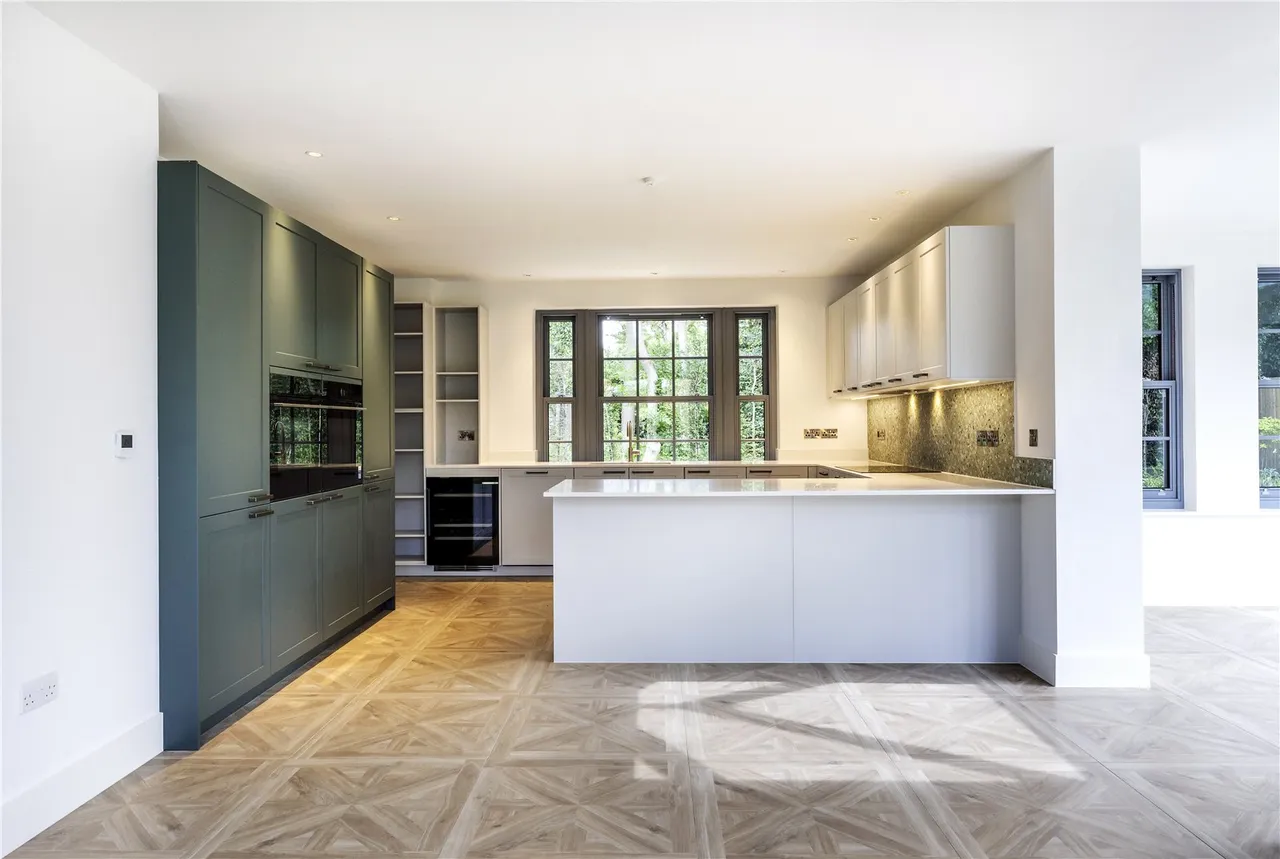 Stunning NEW HOME in an exclusive gated development of only eight homes, photo 5