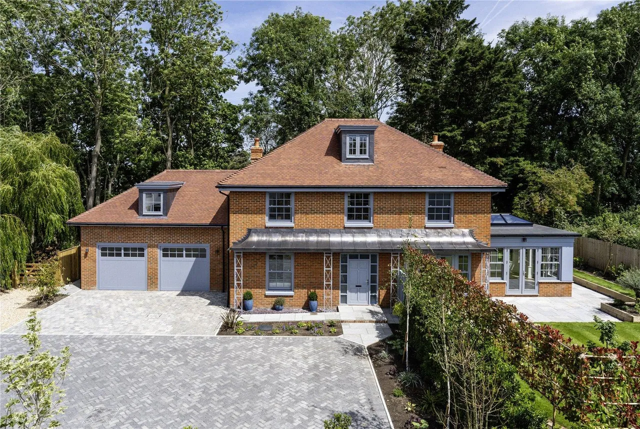 Stunning NEW HOME in an exclusive gated development of only eight homes, photo 24
