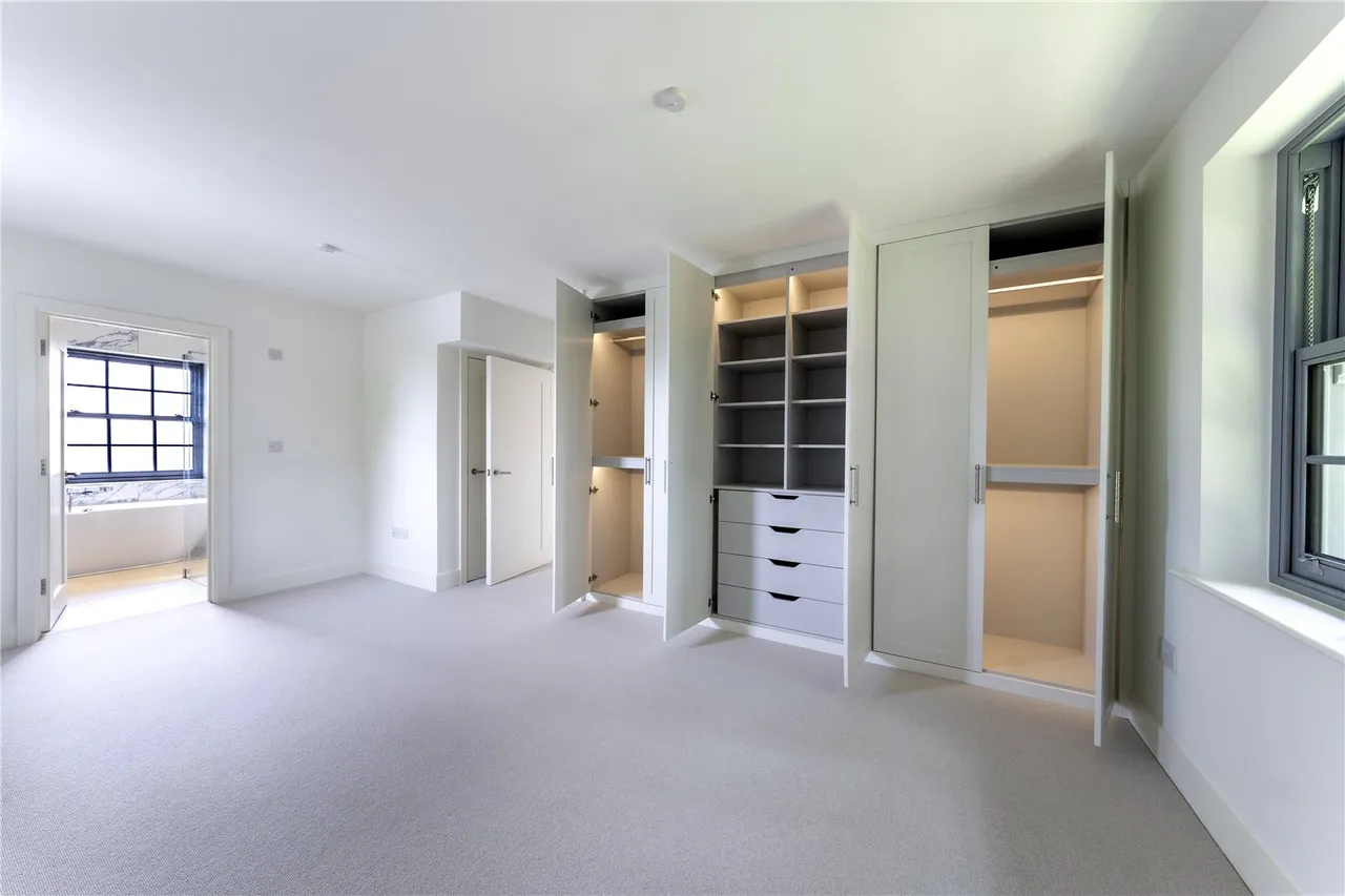Stunning NEW HOME in an exclusive gated development of only eight homes, photo 12