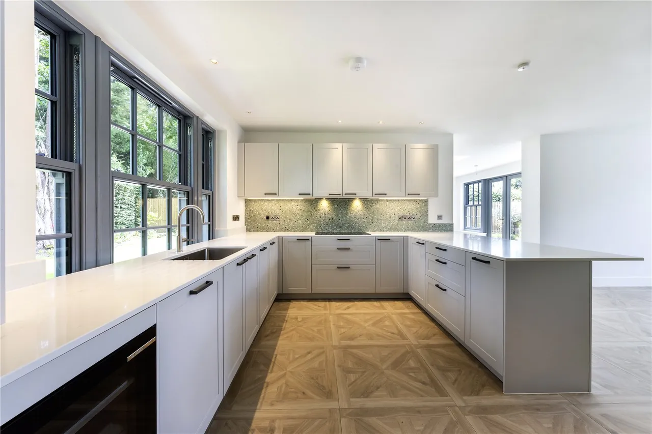 Stunning NEW HOME in an exclusive gated development of only eight homes, photo 8