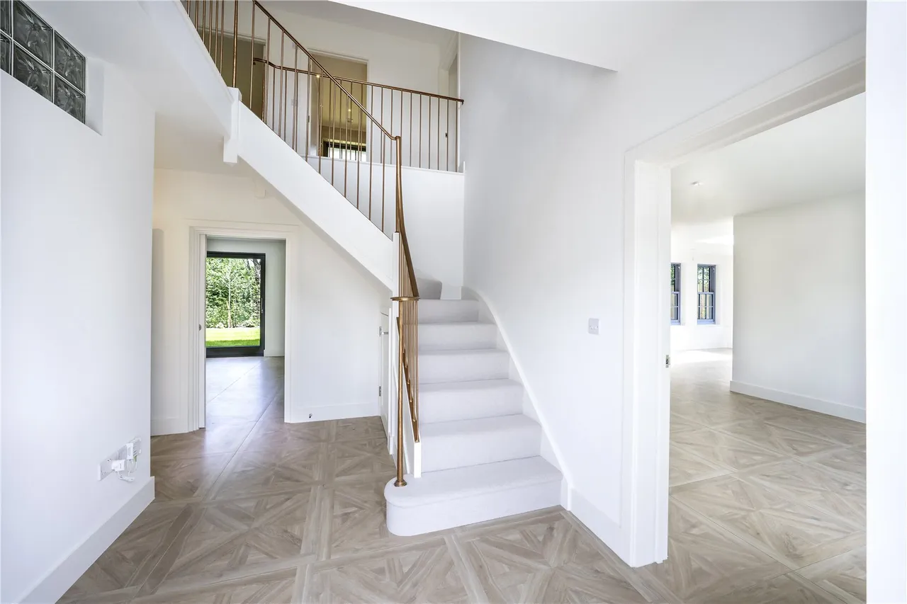 Stunning NEW HOME in an exclusive gated development of only eight homes, photo 7