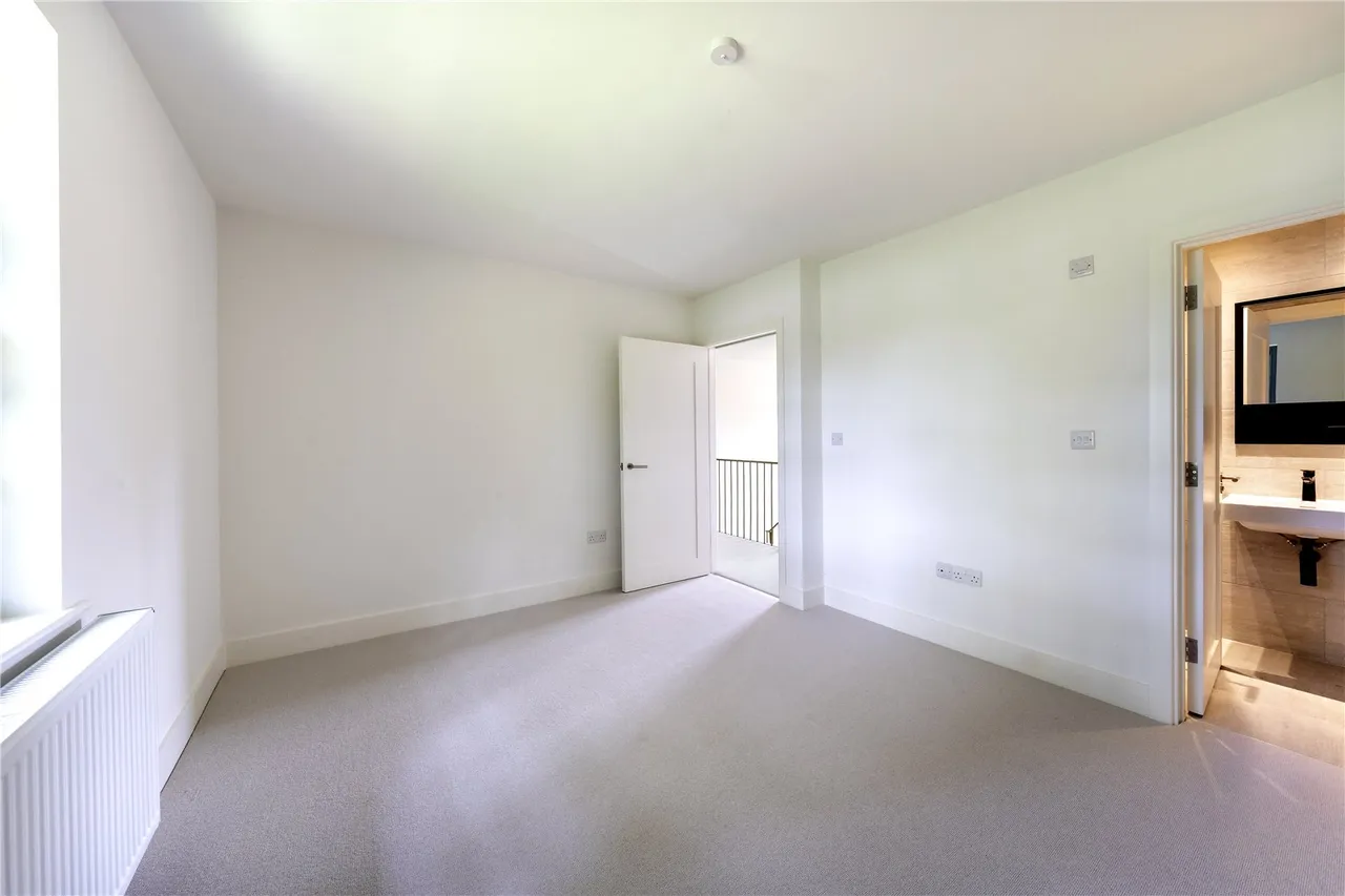 Stunning NEW HOME in an exclusive gated development of only eight homes, photo 13