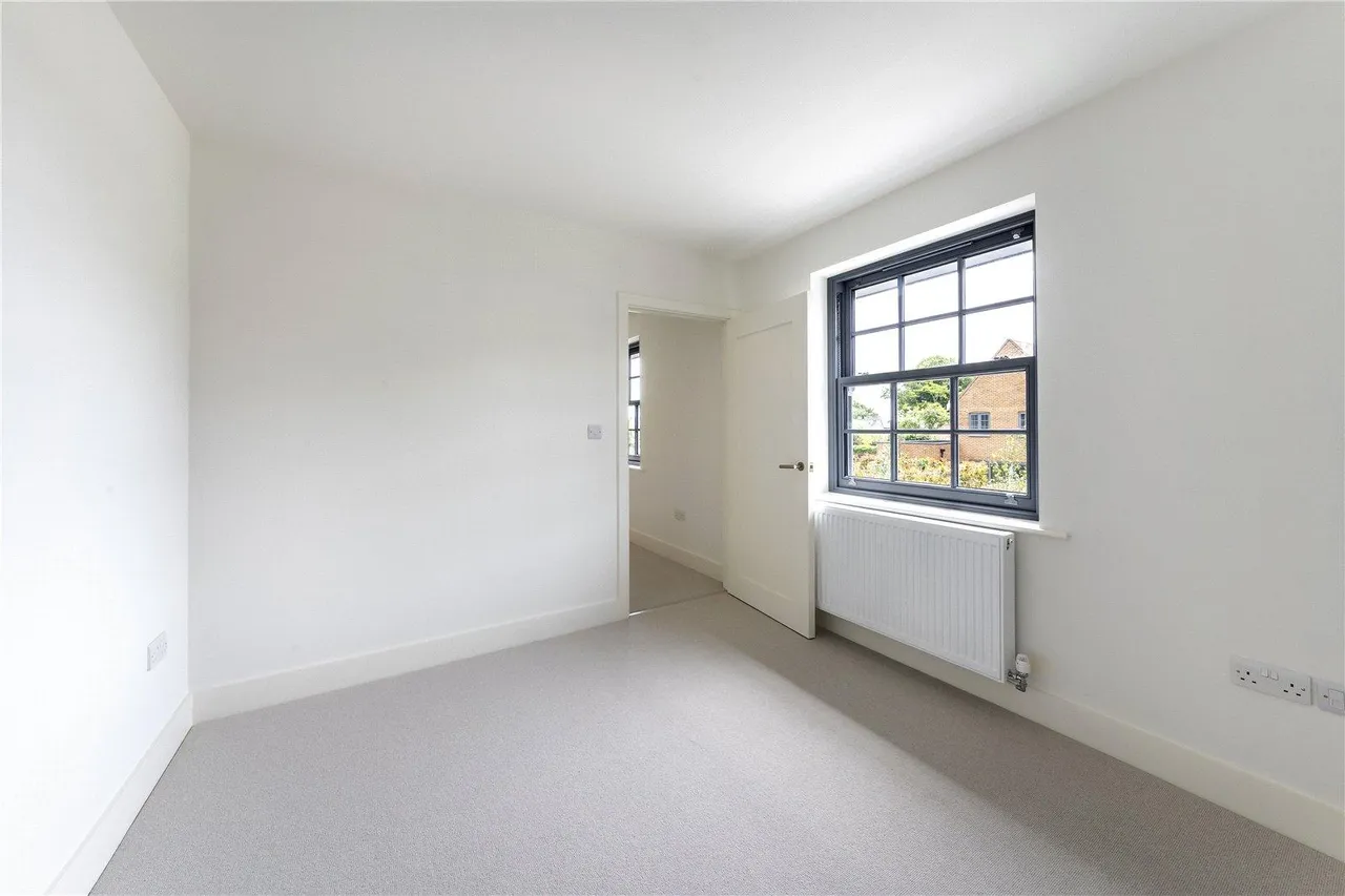 Stunning NEW HOME in an exclusive gated development of only eight homes, photo 17