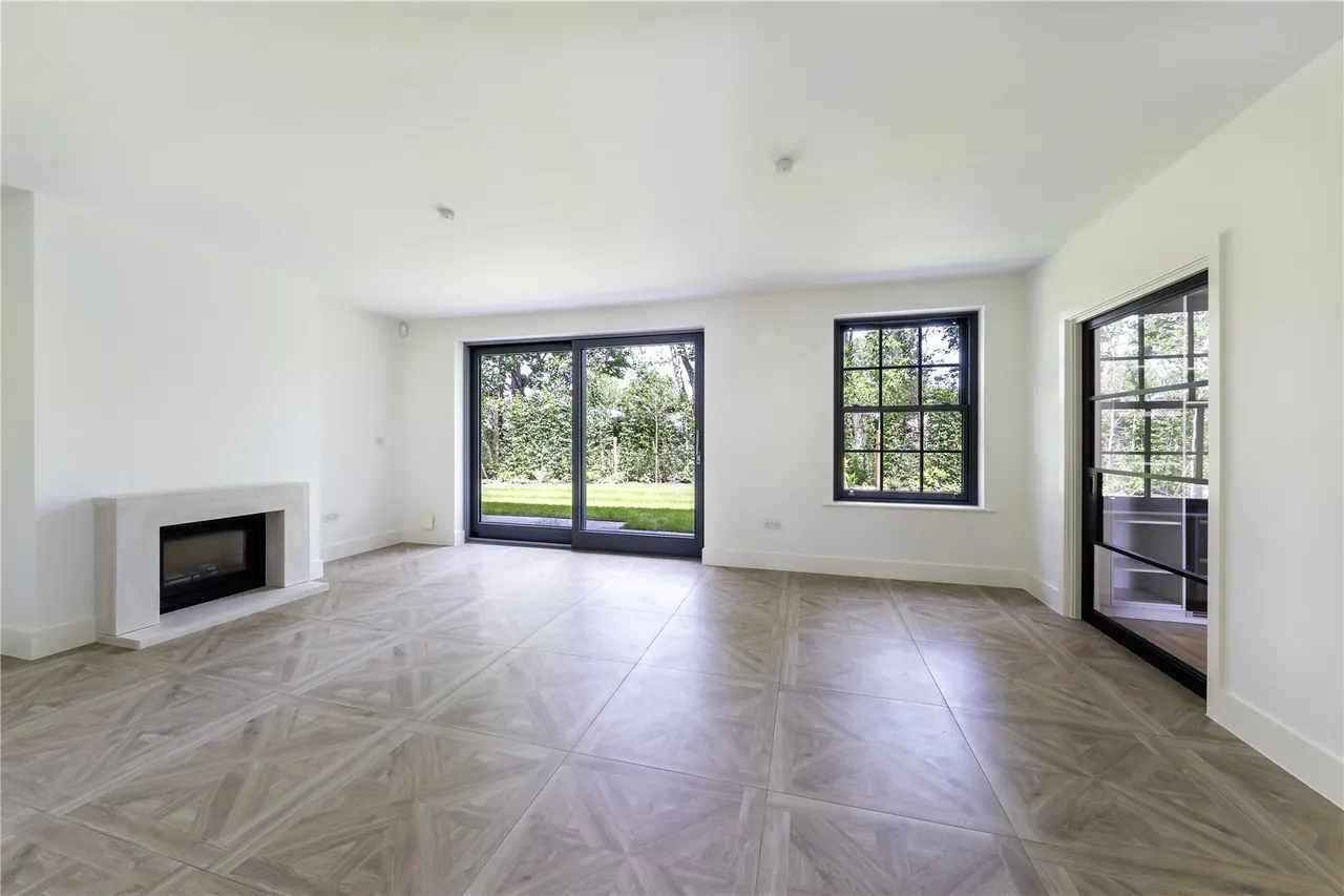 Stunning NEW HOME in an exclusive gated development of only eight homes, photo 9
