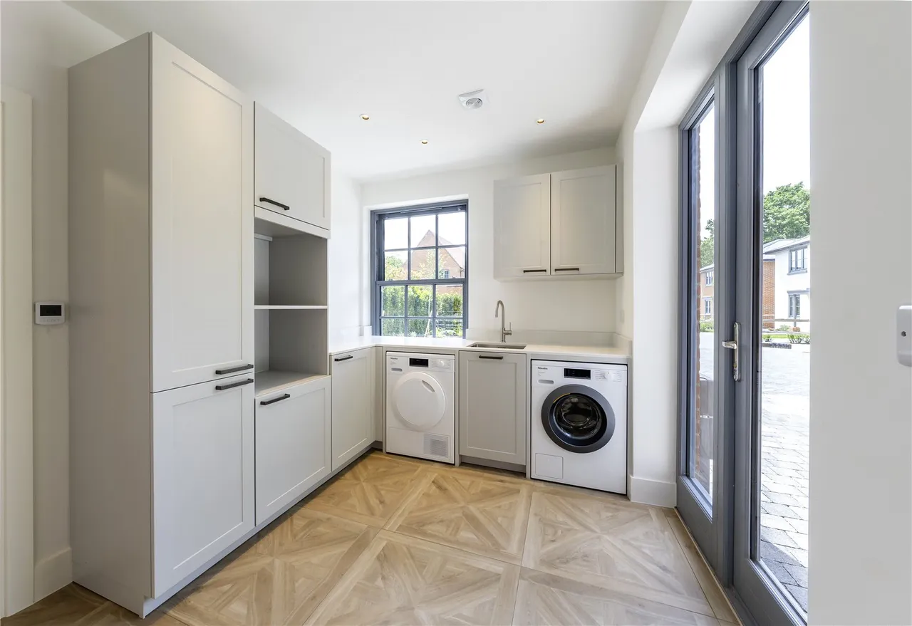 Stunning NEW HOME in an exclusive gated development of only eight homes, photo 11