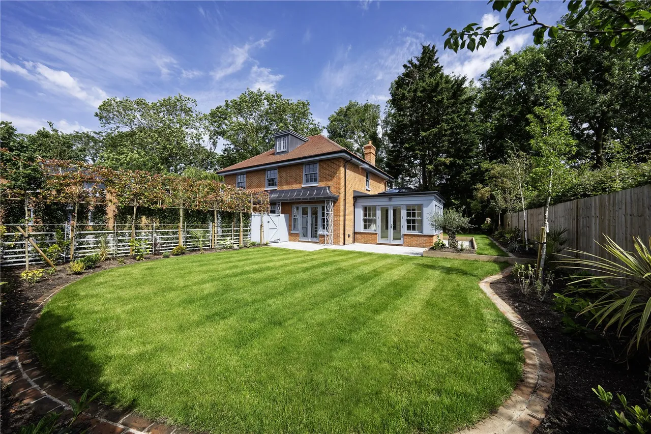 Stunning NEW HOME in an exclusive gated development of only eight homes, photo 21