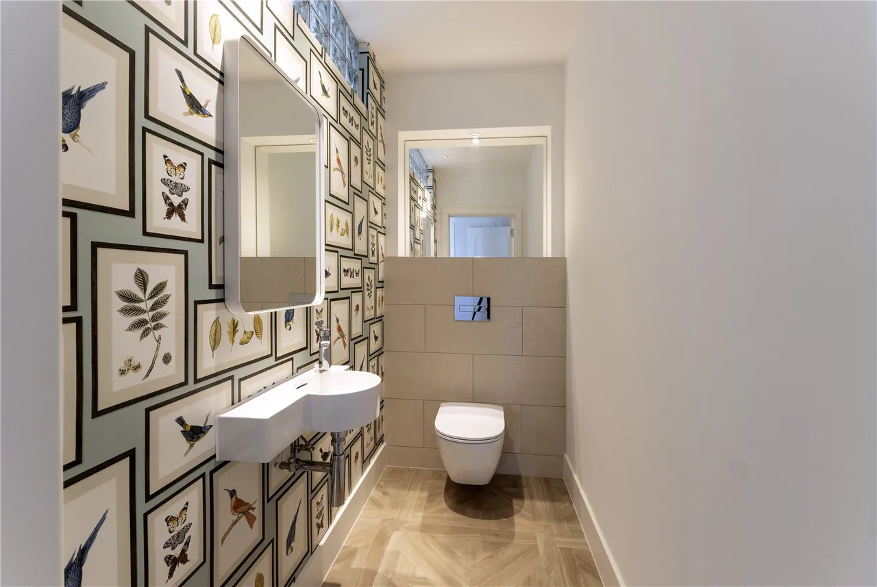 Stunning NEW HOME in an exclusive gated development of only eight homes, photo 6