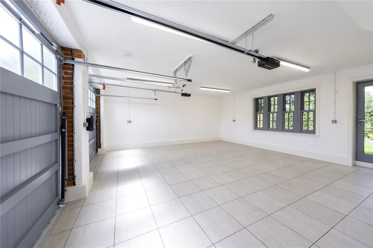 Stunning NEW HOME in an exclusive gated development of only eight homes, photo 20