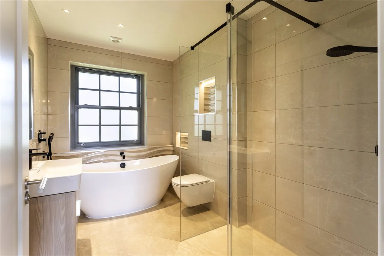 Stunning NEW HOME in an exclusive gated development of only eight homes, photo 14