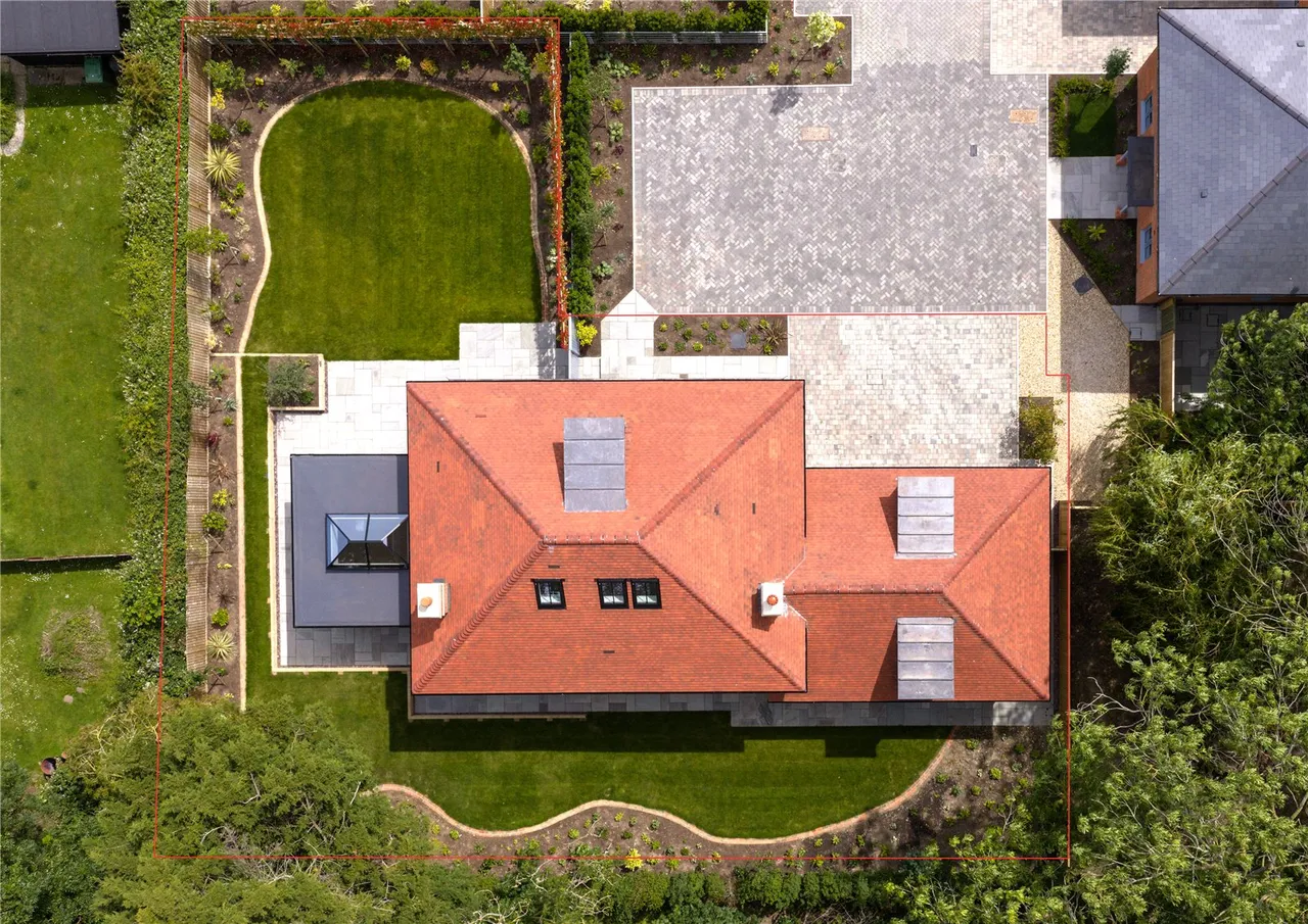 Stunning NEW HOME in an exclusive gated development of only eight homes, photo 22