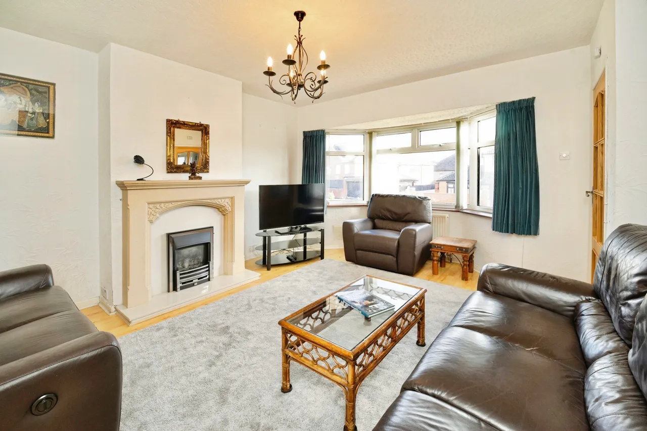 St. Wilfrids Crescent, Bradford, BD7, photo 2