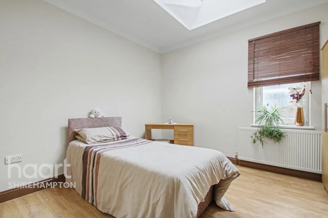 Lois Drive, Shepperton, TW17, photo 9