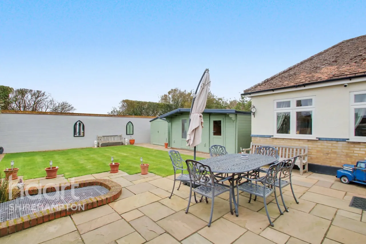 Lois Drive, Shepperton, TW17, photo 19