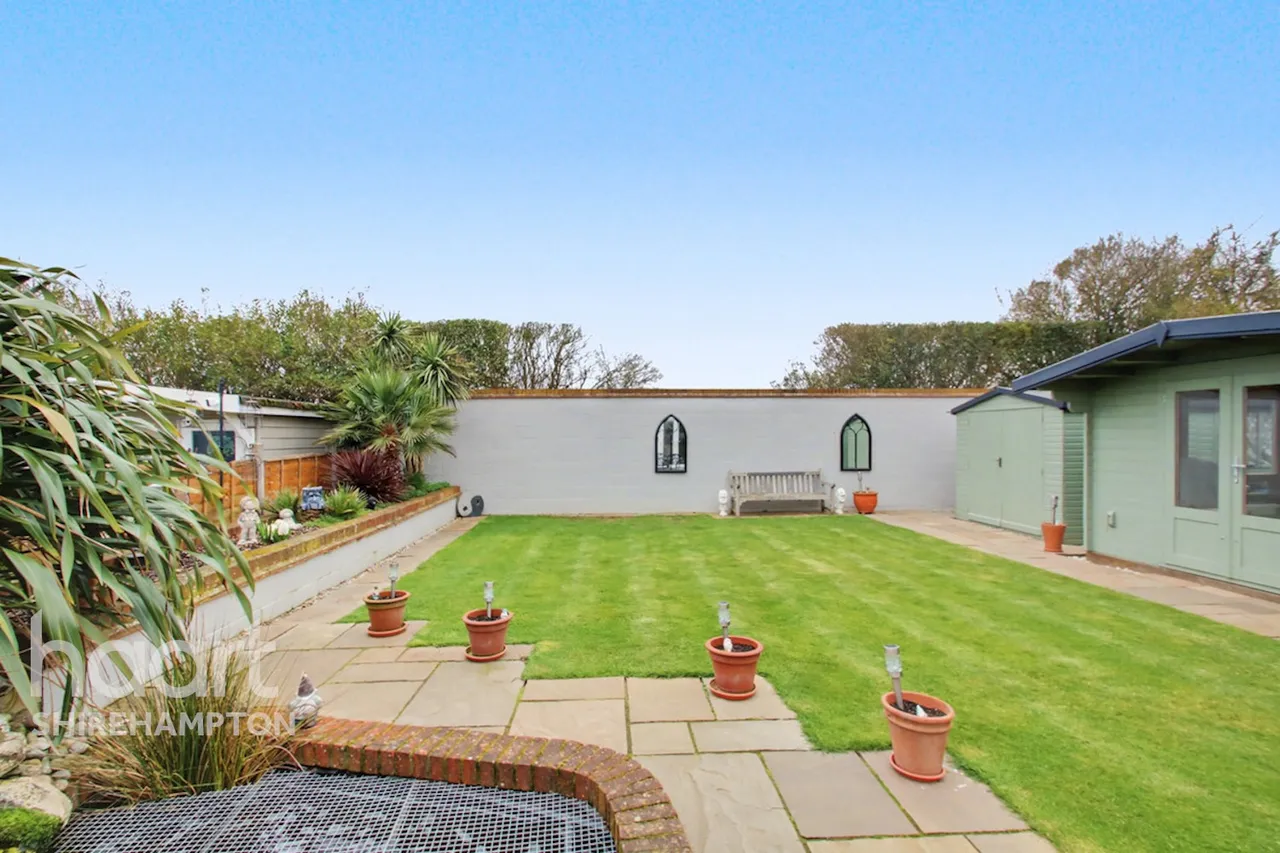Lois Drive, Shepperton, TW17, photo 18