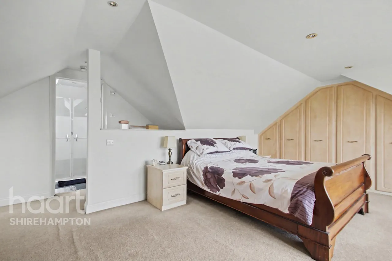 Lois Drive, Shepperton, TW17, photo 13