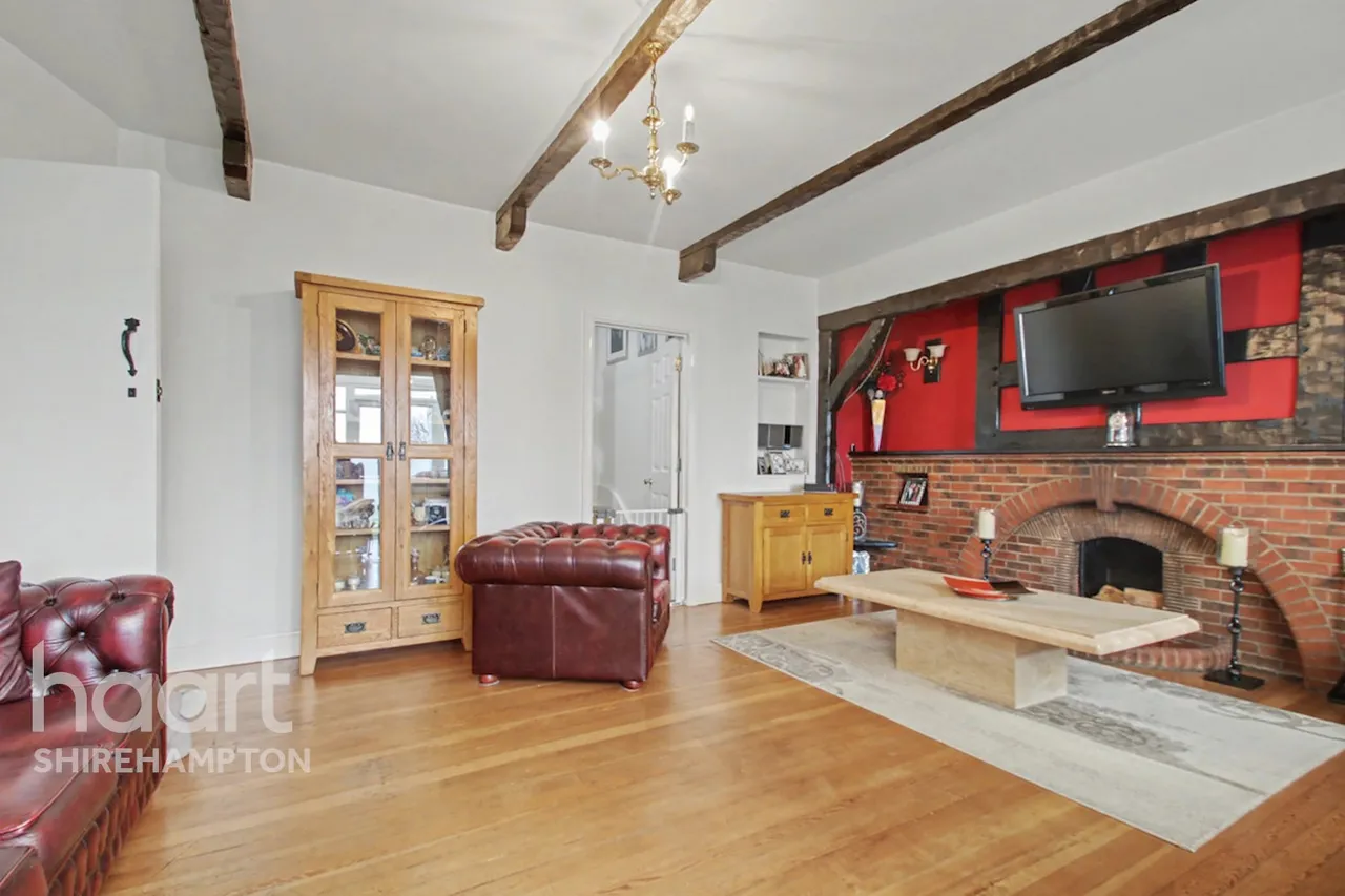 Lois Drive, Shepperton, TW17, photo 3