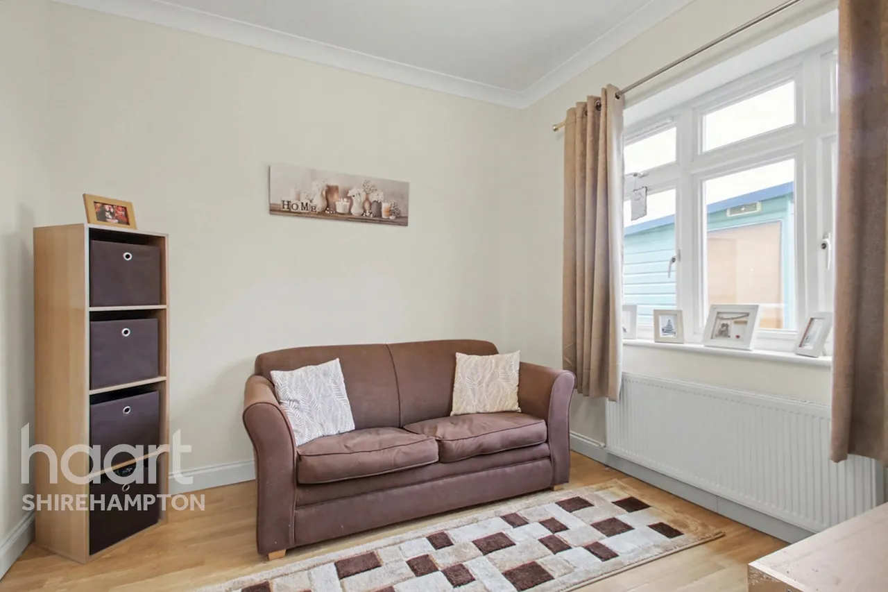 Lois Drive, Shepperton, TW17, photo 12