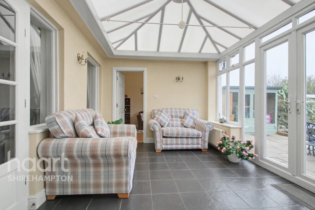 Lois Drive, Shepperton, TW17, photo 15