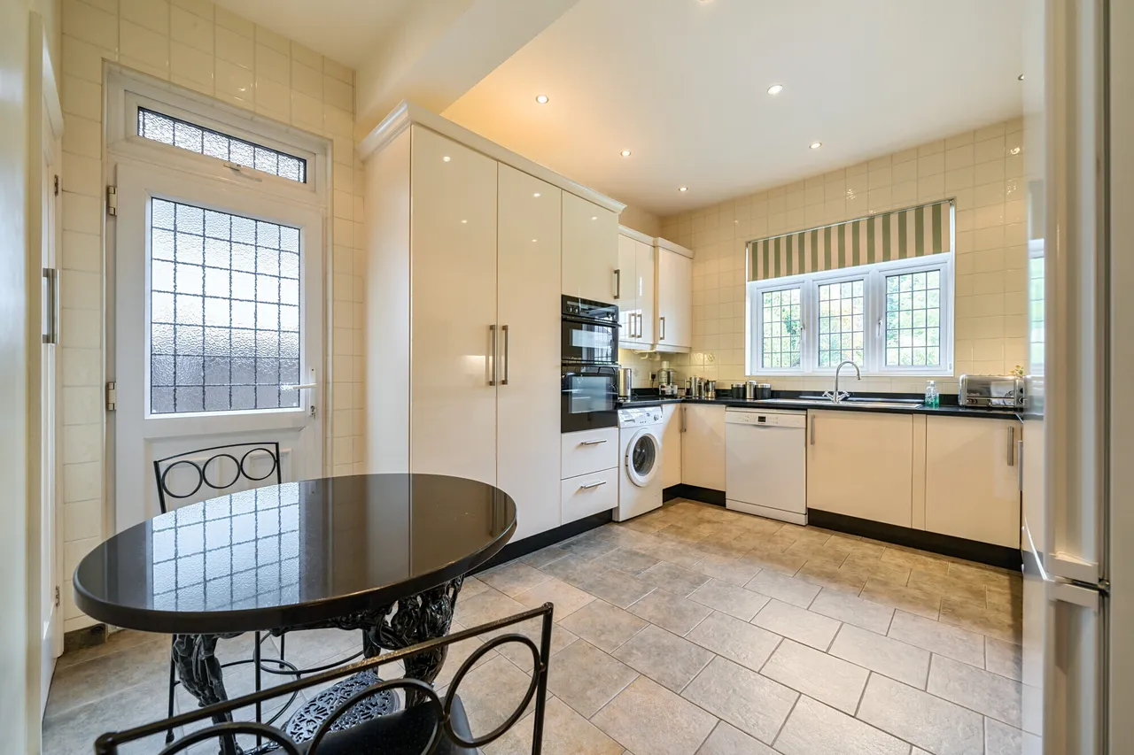 Myddelton Park, London, N20, photo 11
