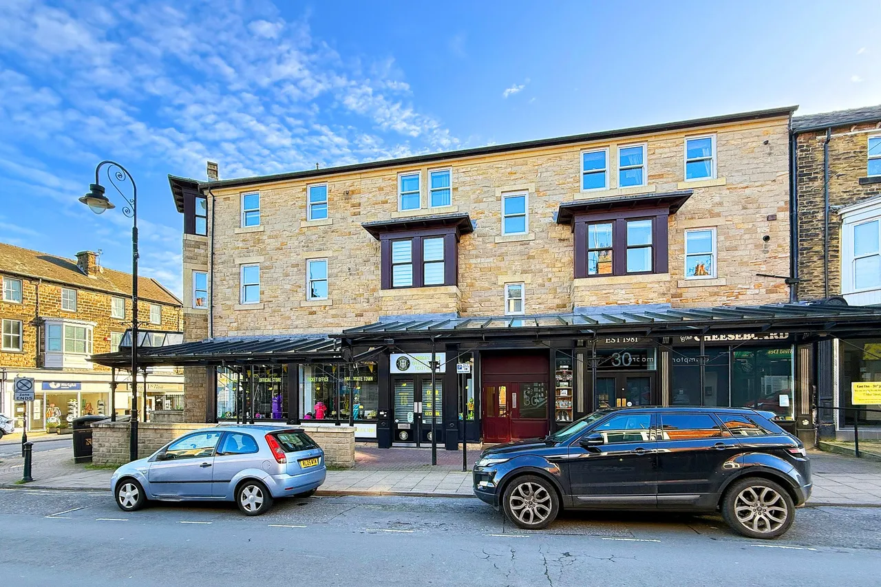 2 bed flat for sale, Commercial Street, Harrogate, HG1