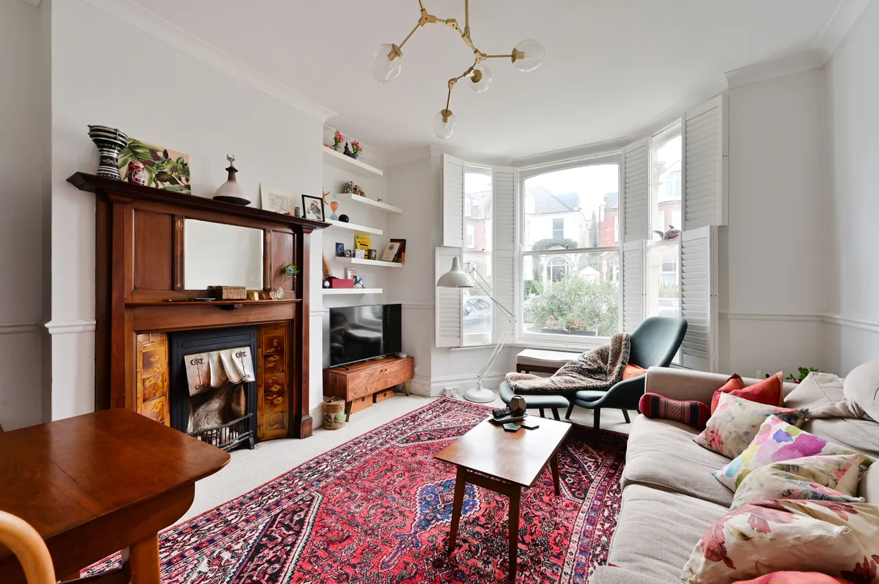 2 bed flat to rent — Flat 2, 4 Woodside, London