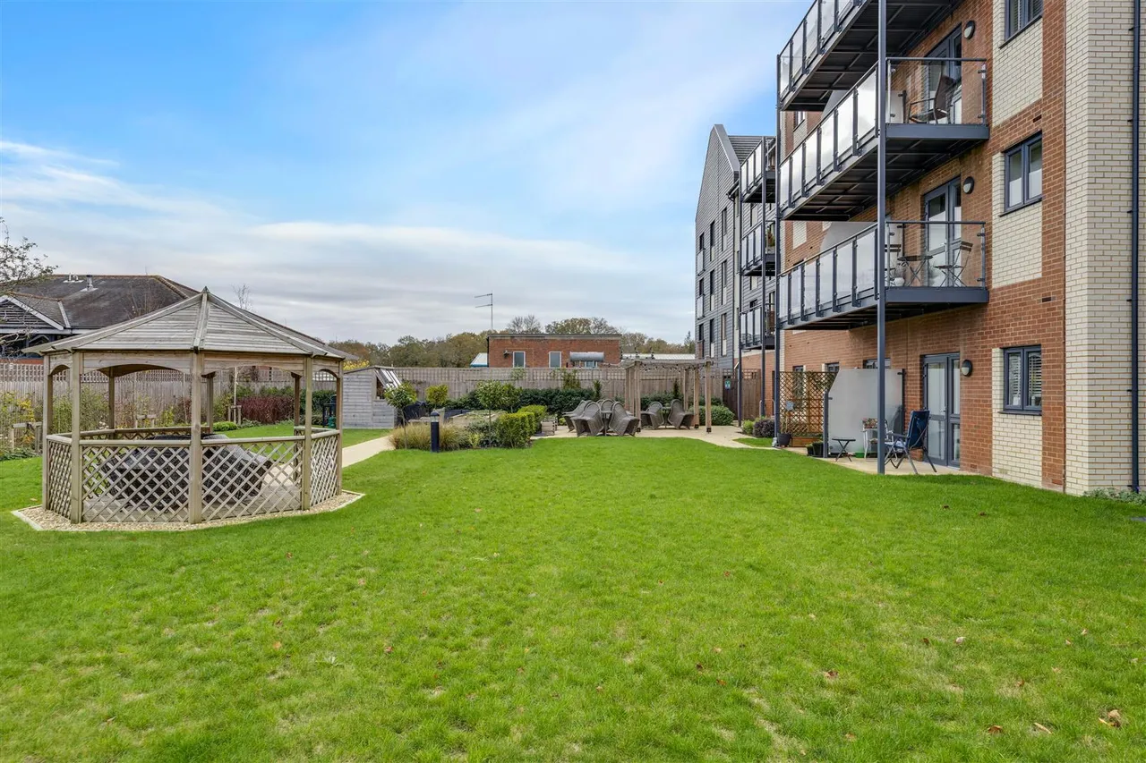 Station Road, Hook, RG27, photo 14