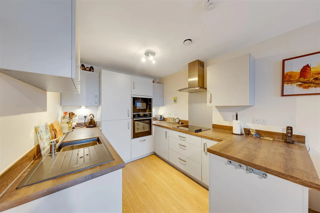Station Road, Hook, RG27, photo 3