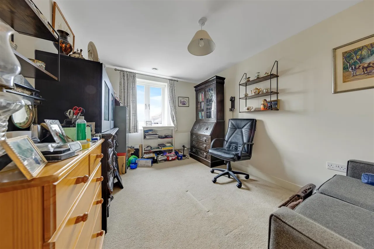 Station Road, Hook, RG27, photo 9