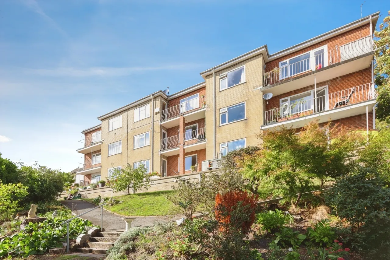 2 bed flat for sale, Alexandra Road, Poole, BH14