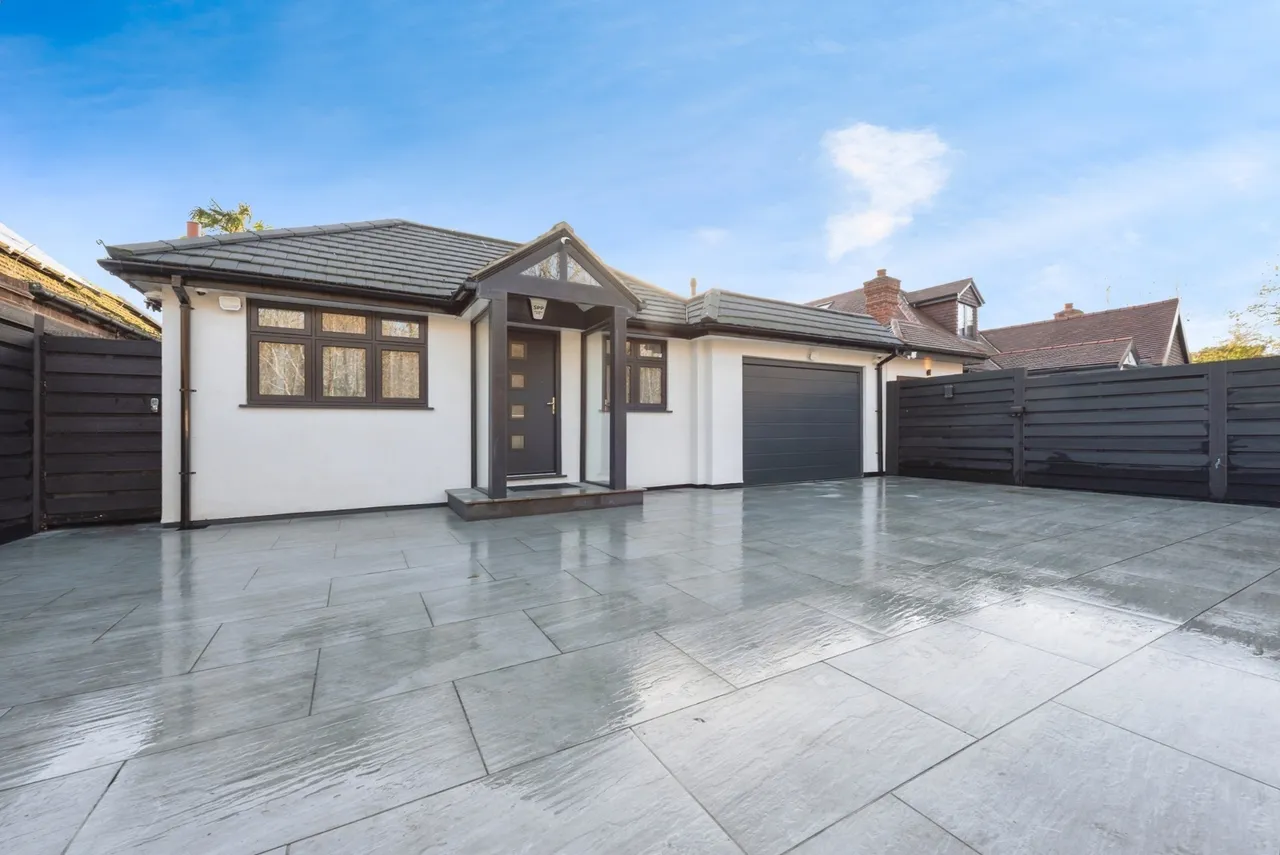 4 bed house for sale, Grafton Road, Worcester Park, KT4