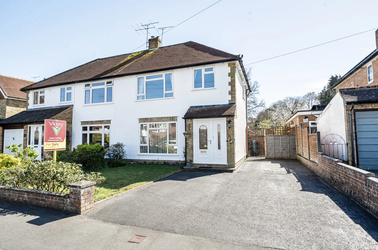 3 bed house for sale — Le Marchant Road, Frimley, Camberley, Surrey, GU16 8RW