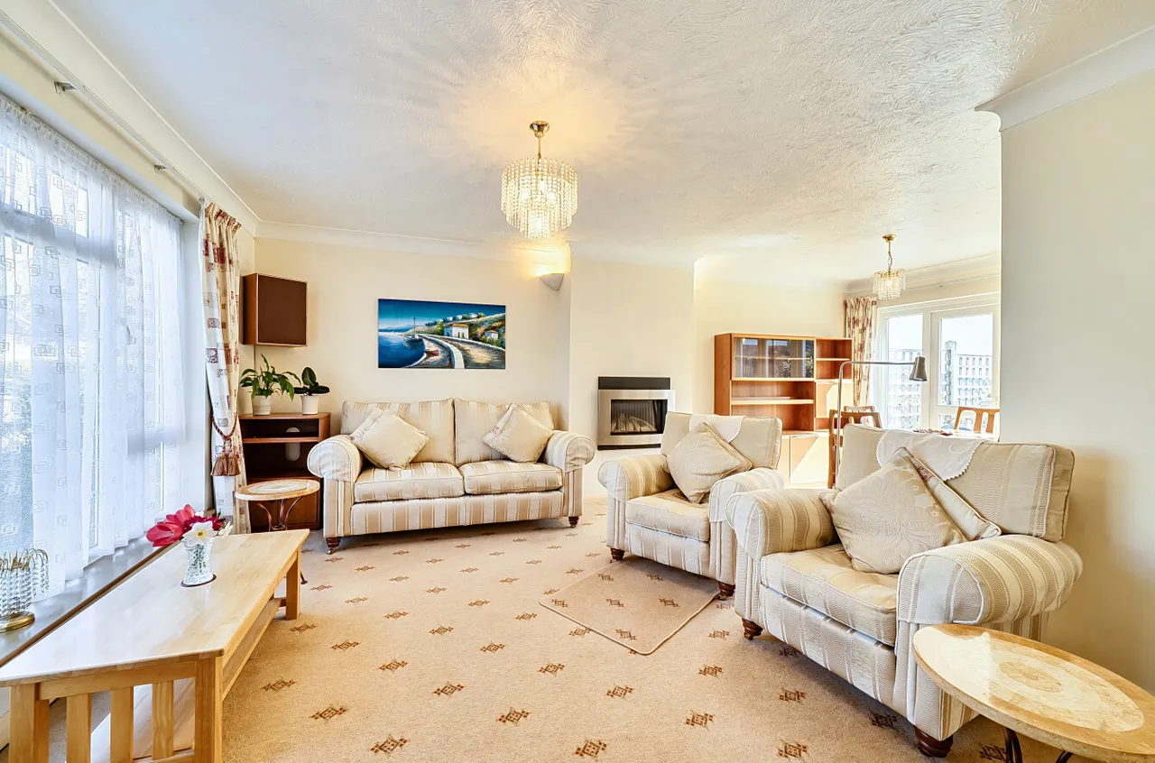 Le Marchant Road, Frimley, Camberley, Surrey, GU16 8RW, photo 2