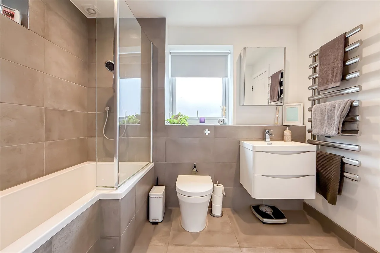 Aplins Close, Harpenden, Hertfordshire, AL5 2QB, photo 6