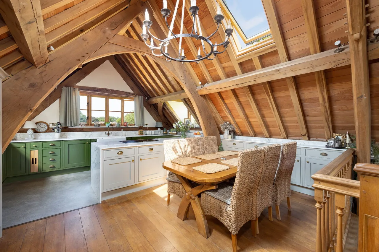 Melksham Road, Lacock, SN15, photo 9