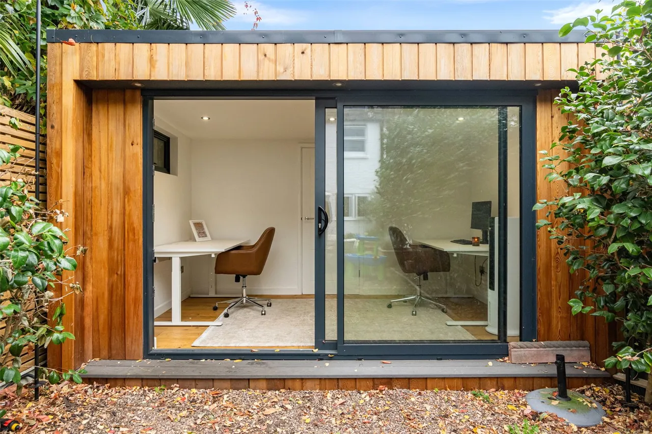 Plevna Road, Hampton, TW12, photo 12