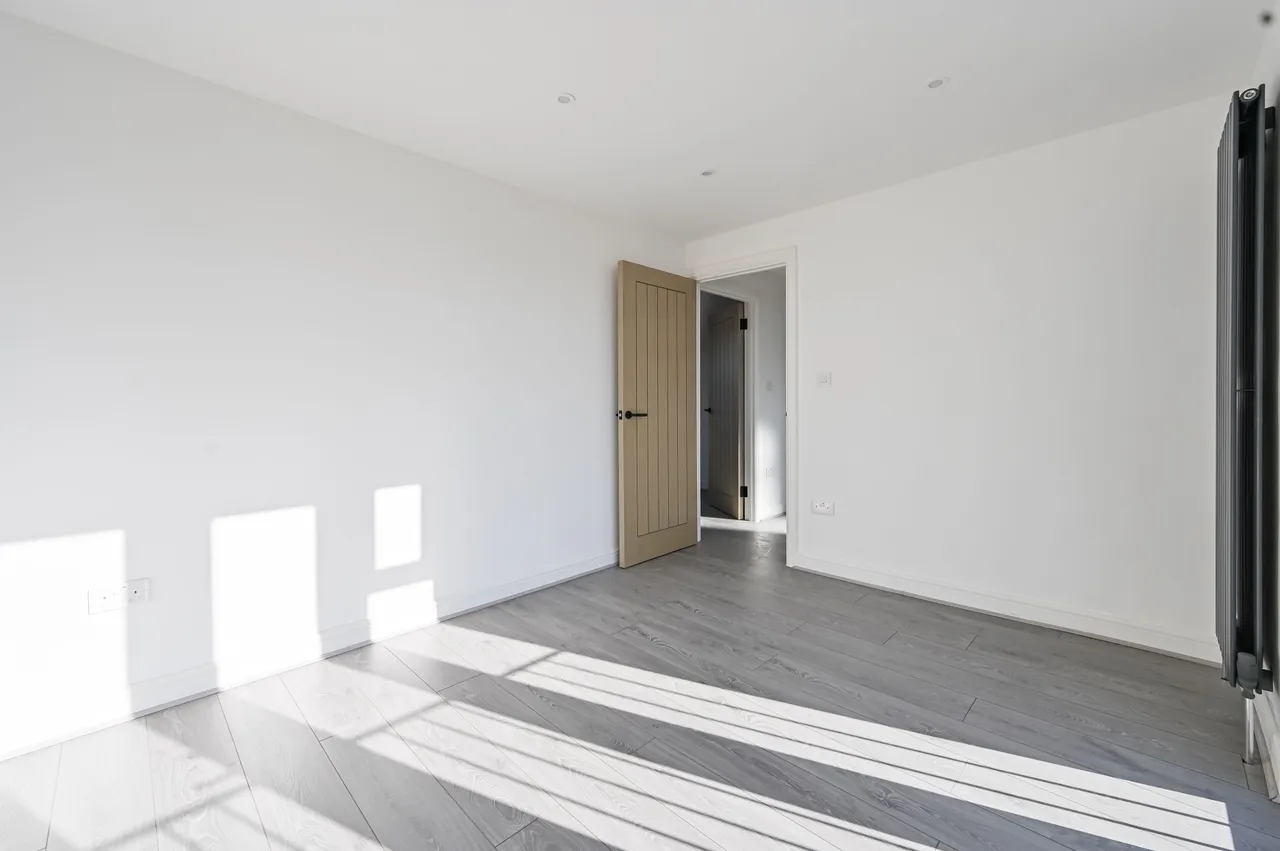15 Lukin Crescent, London, photo 3